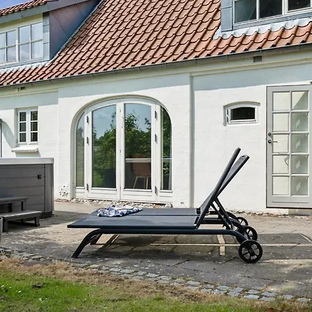 Malinda - 500m From The Sea By Interhome *