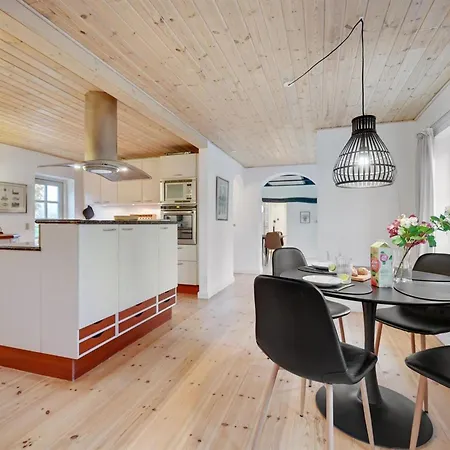 Malinda - 500m From The Sea By Interhome *